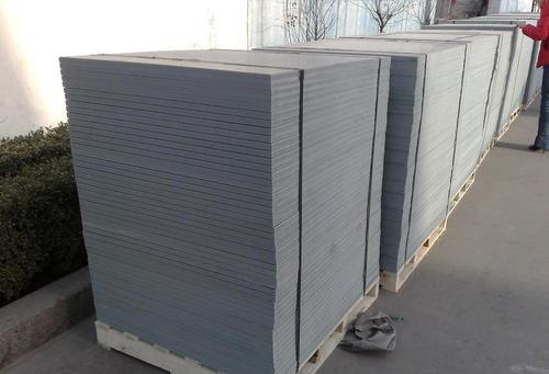 <a href=http://www.fujitong.com.cn/ target=_blank class=infotextkey>免燒磚托板</a>的種類